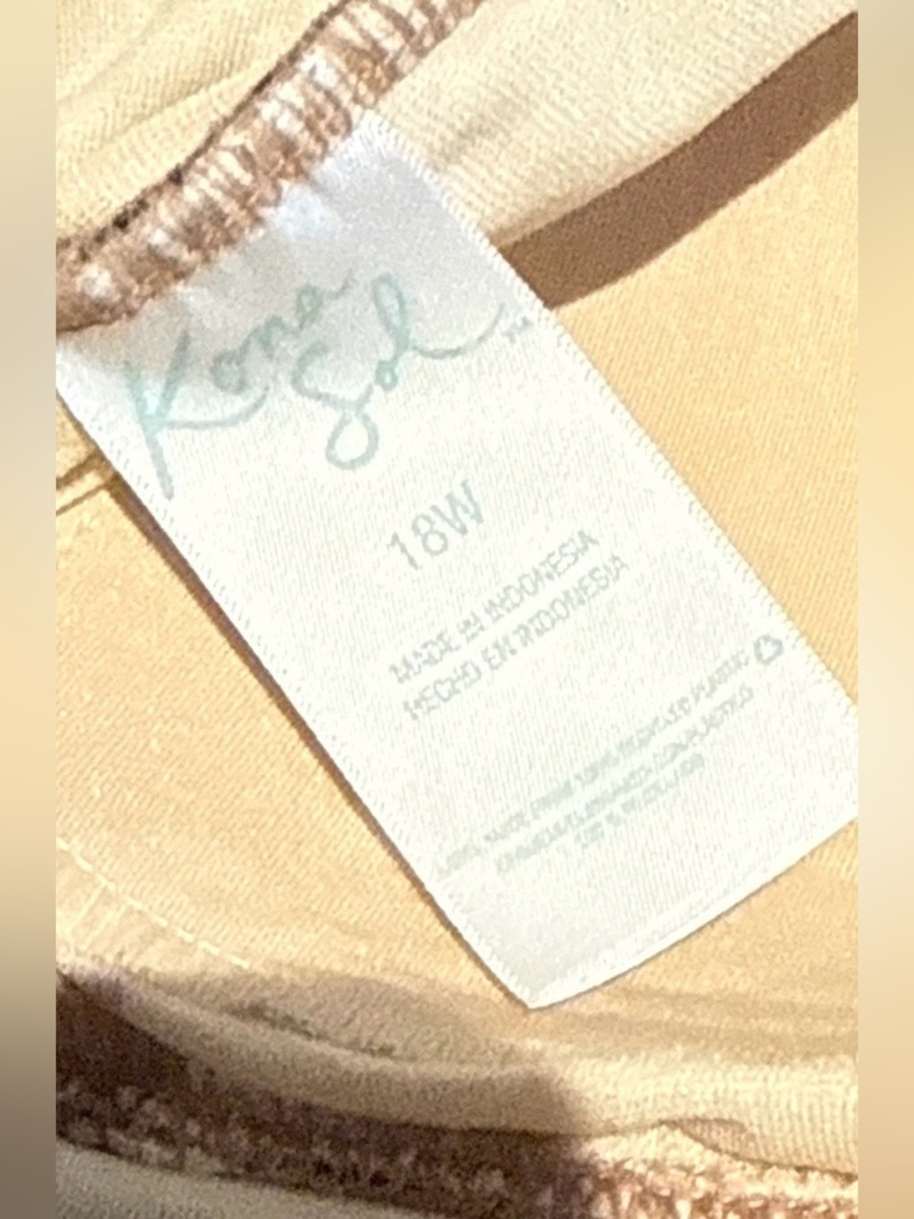 Kona Sol Animal Print Twist Front Halter One Piece Swimsuit w/ front Peep Hole - Picture 3 of 4